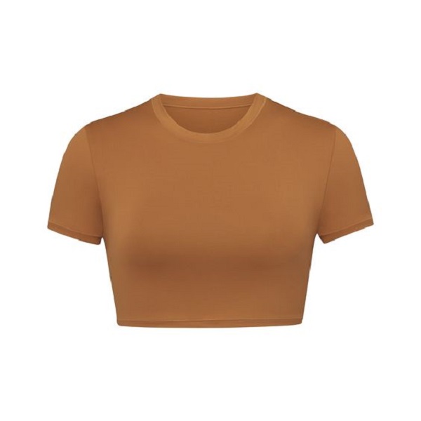 Brown tee outfit ideas.